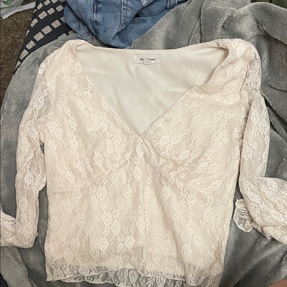 Elegant Lace V-Neck Blouse in Cream